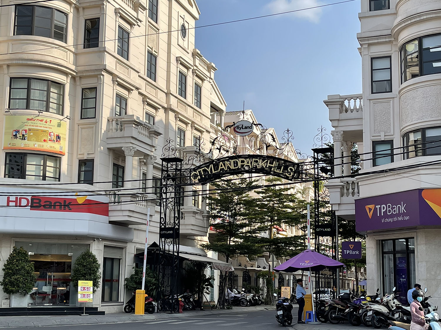 Mở bán 4 căn nhà 3 lầu tkế Singapore, full n.thất, mới 100%, hẻm ôtô Nguyễn Văn Lượng-gần City Land
